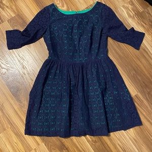 Lily Pulitzer Dress in Navy Floral Lace with Green Lining EUC